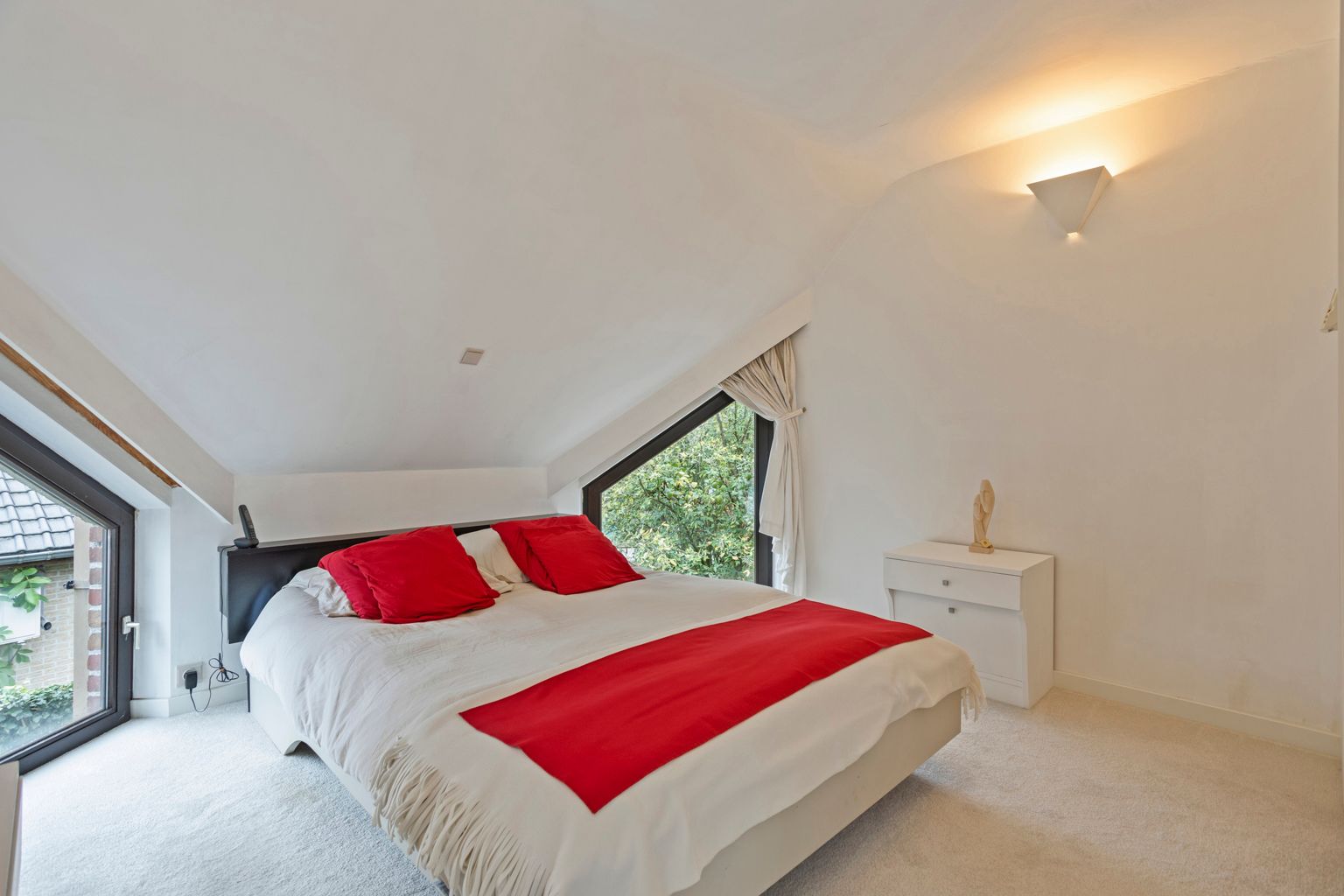 WONING IN DOODLOPENDE STRAAT , GRENZEND AAN NATUURGEBIED foto 15