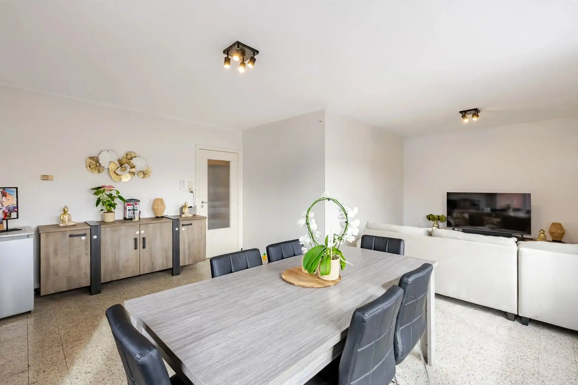 Gunstig gelegen appartement met 2 slaapkamers foto 5