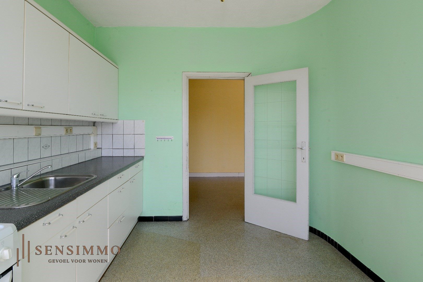 Energiezuinig dakappartement met 1 slaapkamer in Genk foto 9