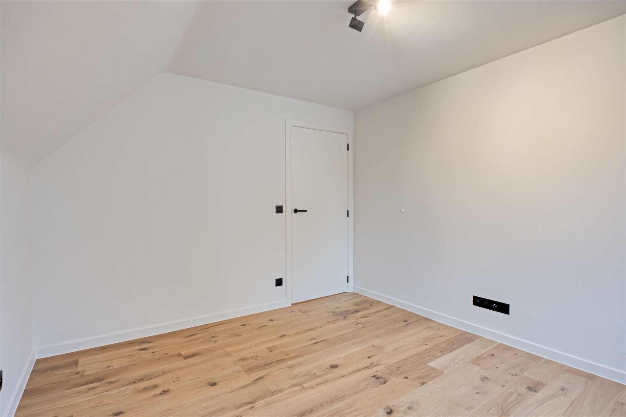Moderne woning met 3 slaapkamers, 2 badkamers aan de vaart foto 20