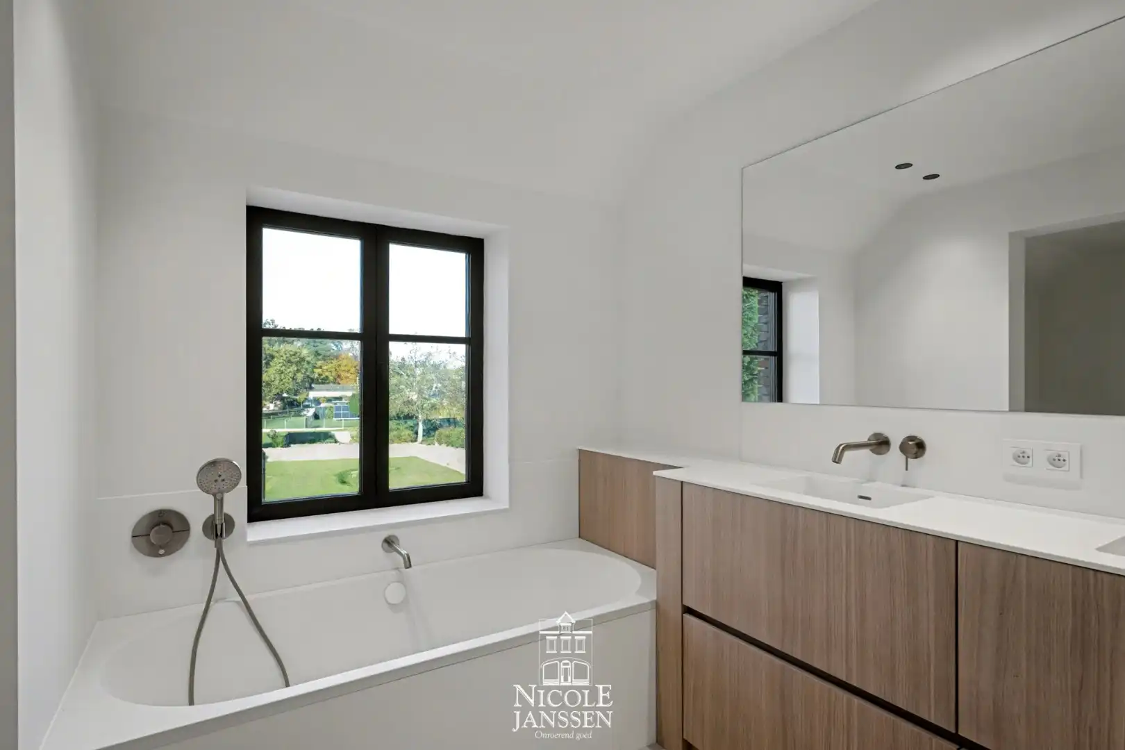 Nieuwbouwwoning van 216m² foto 18