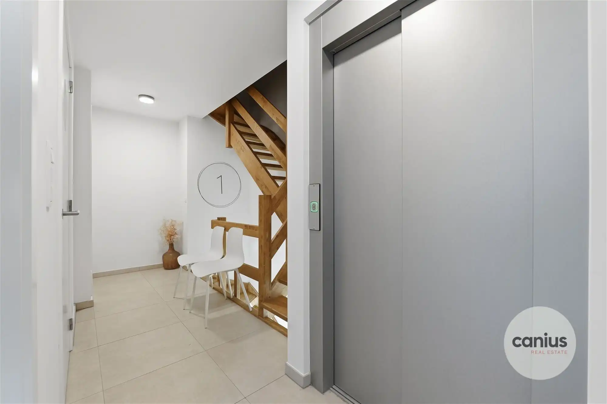 WONING MET LIFT NABIJ HET CENTRUM foto 13