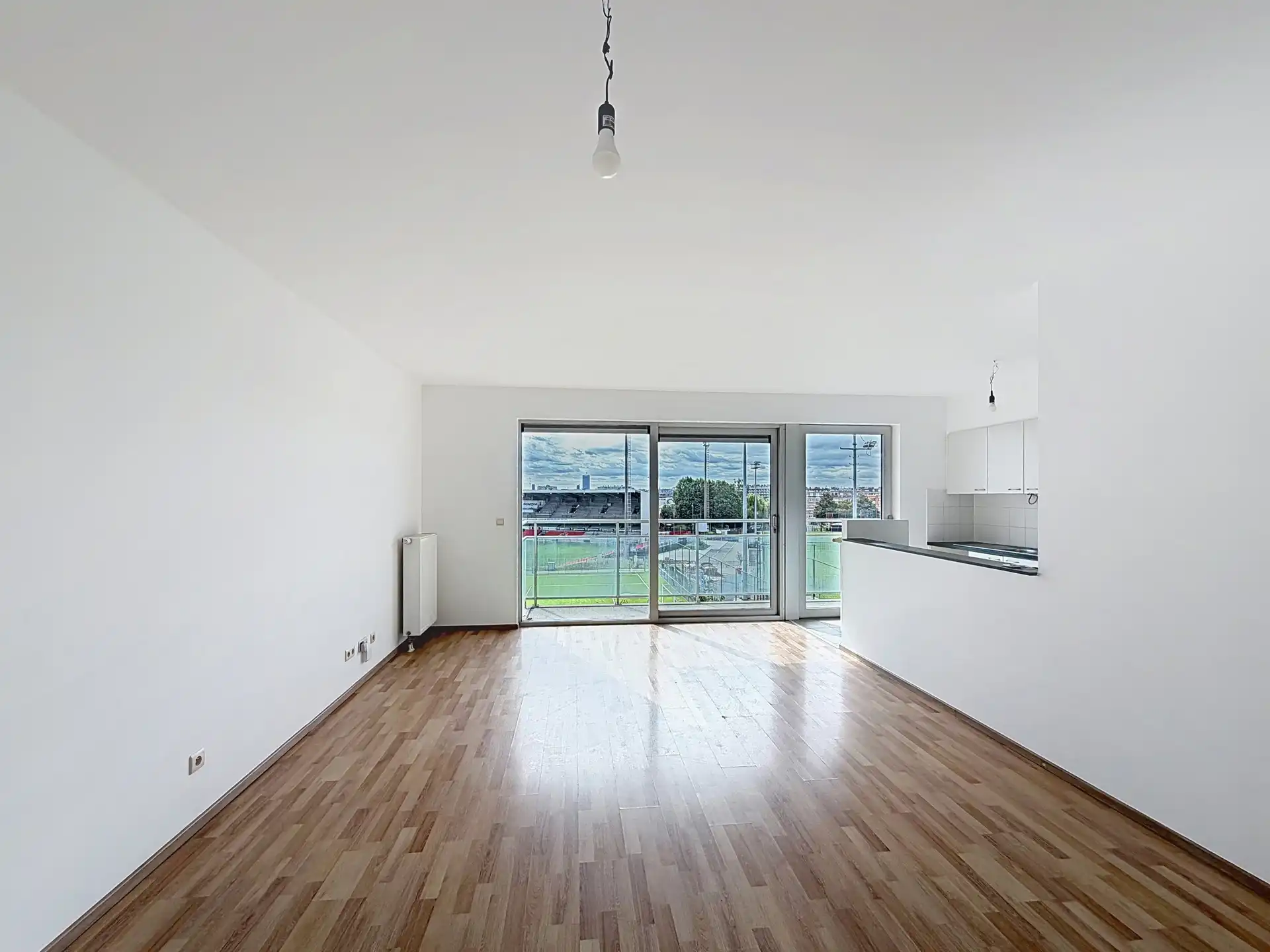 Opgeknapt appartement met 2 slaapkamers foto 2