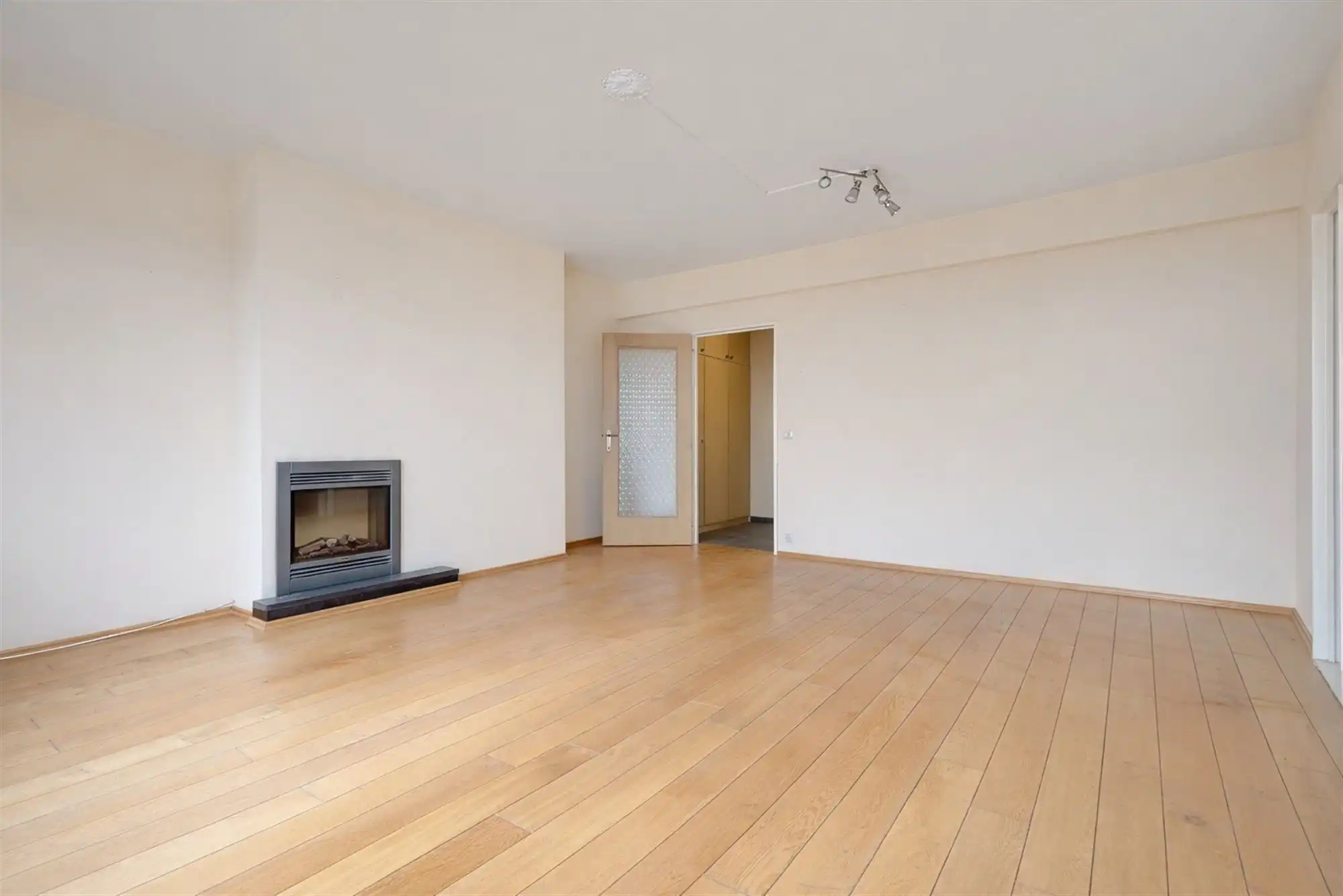 Appartement met 2 slaapkamers, terras + parking mogelijk foto 4