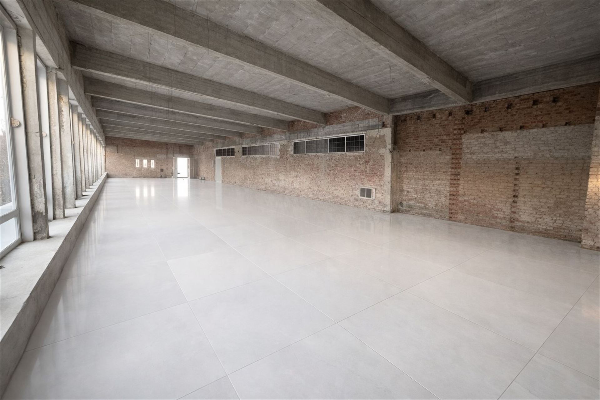 Magazijn van 2180m² ook opgesplits mogelijk foto 6