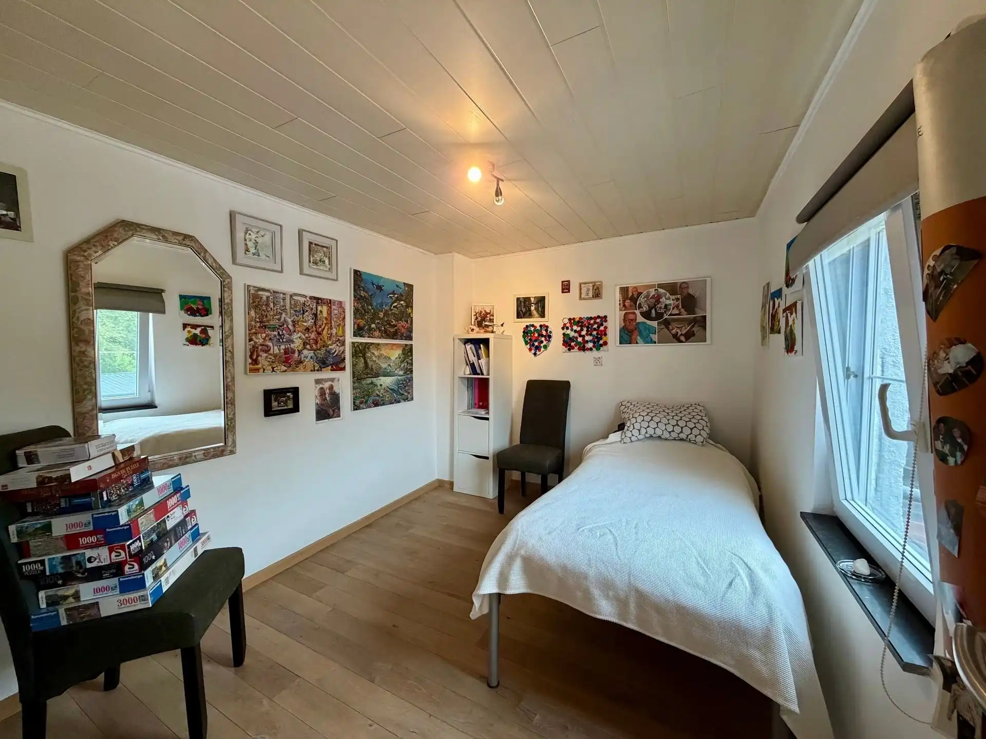 Charmante gezinswoning met 3 slaapkamers, afgewerkte zolder, garage en een unieke ligging. foto 17