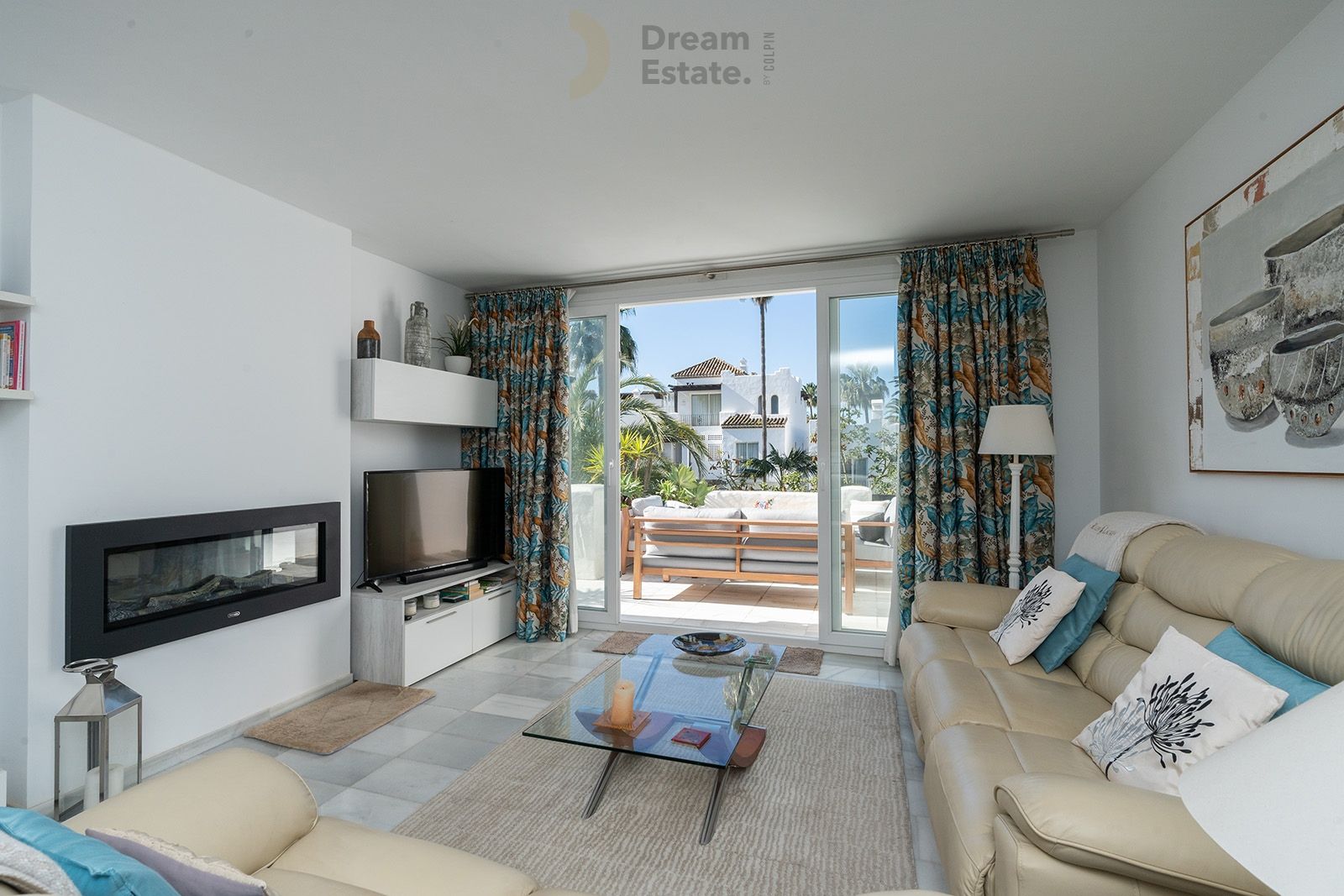 Gerenoveerd penthouse in een frontline strand project te Estepona. foto 18