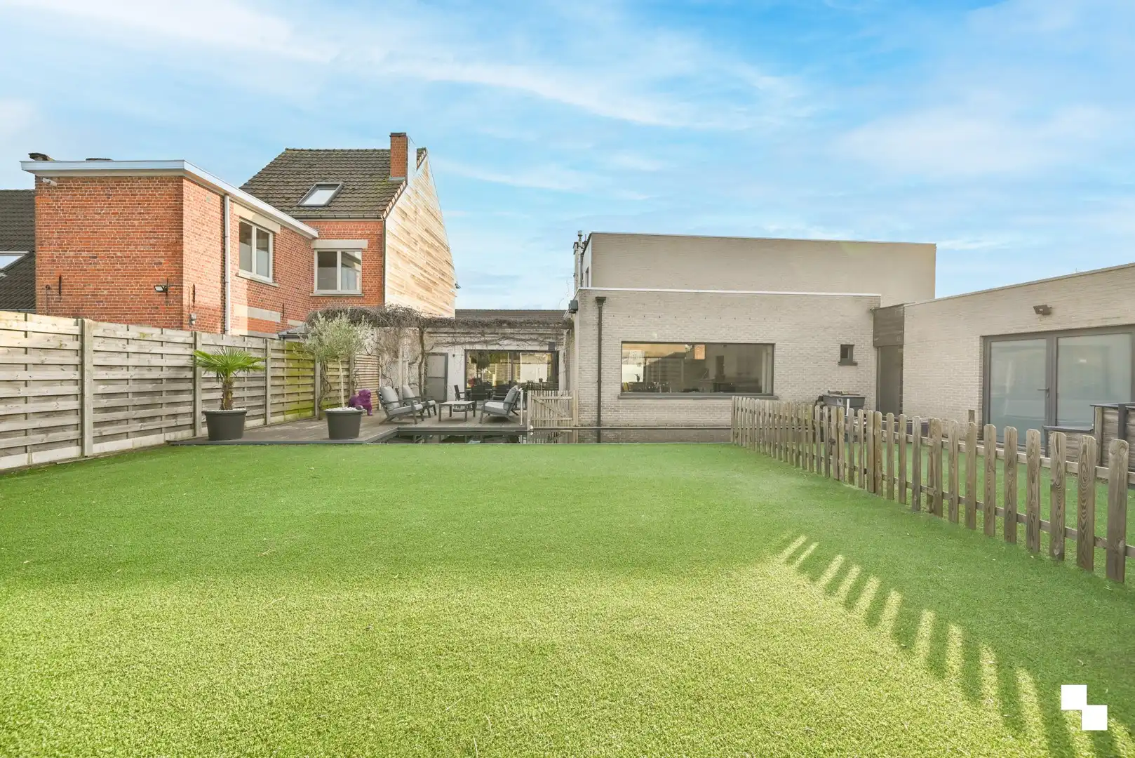 Karaktervolle woning met handelsruimte nabij het centrum van Izegem foto 2