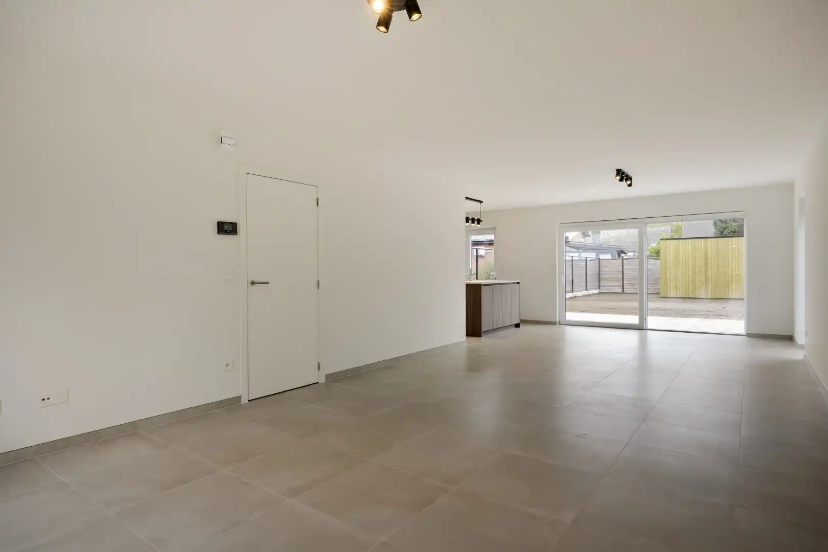Nieuwbouwwoning met 3 slpks, gelegen op wandelafstand van het centrum !  foto 2