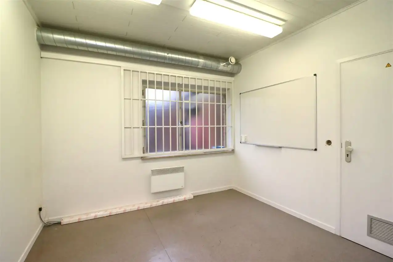 Opbrengsteigendom (handel & 4 app) op toplocatie foto 23