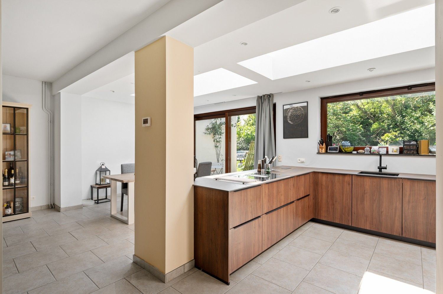 Gezellige woning met 3 slaapkamers, veranda en tuin te koop in top buurt te Ekeren! foto 5