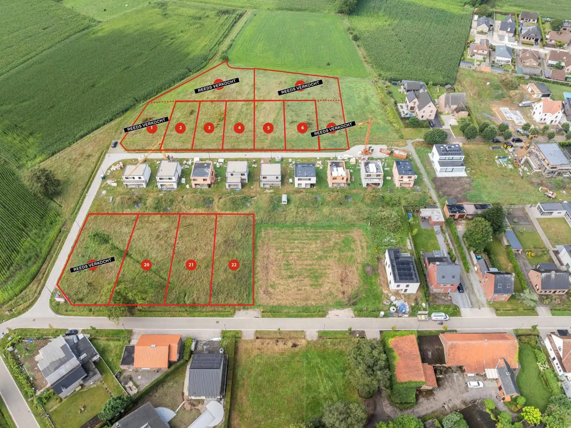 Bouwgrond voor open bebouwing op 645m² foto {{pictureIndex}}