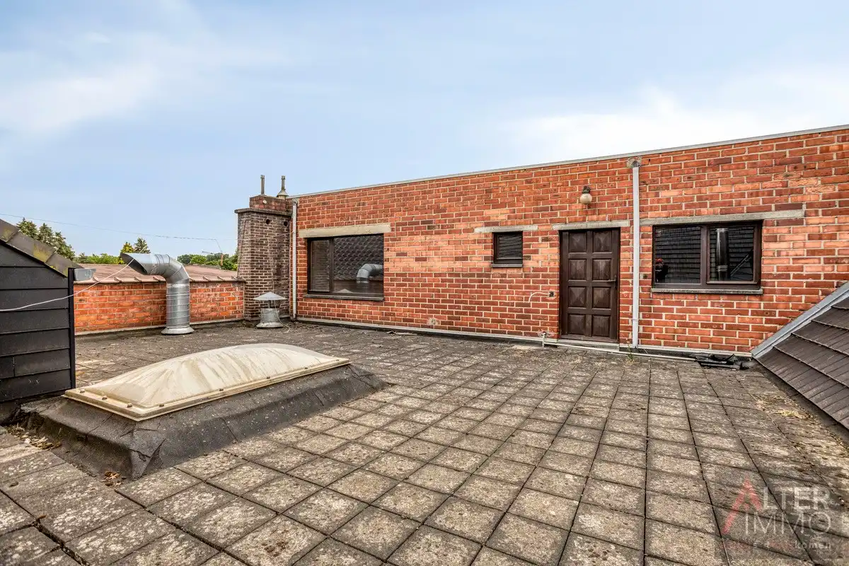 Zéér ruim, te renoveren appartement met 3 slaapkamers! foto 18