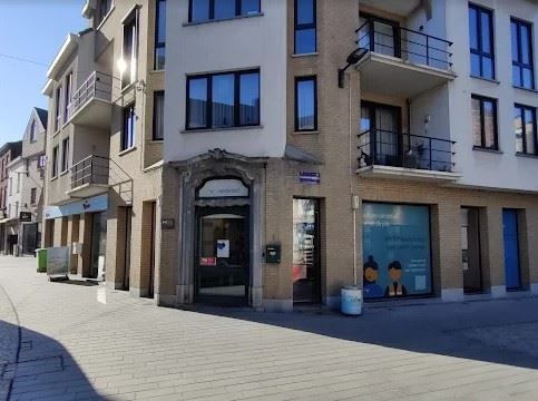 Te huur – commercieel gelijkvloers in centrum Halle foto {{pictureIndex}}