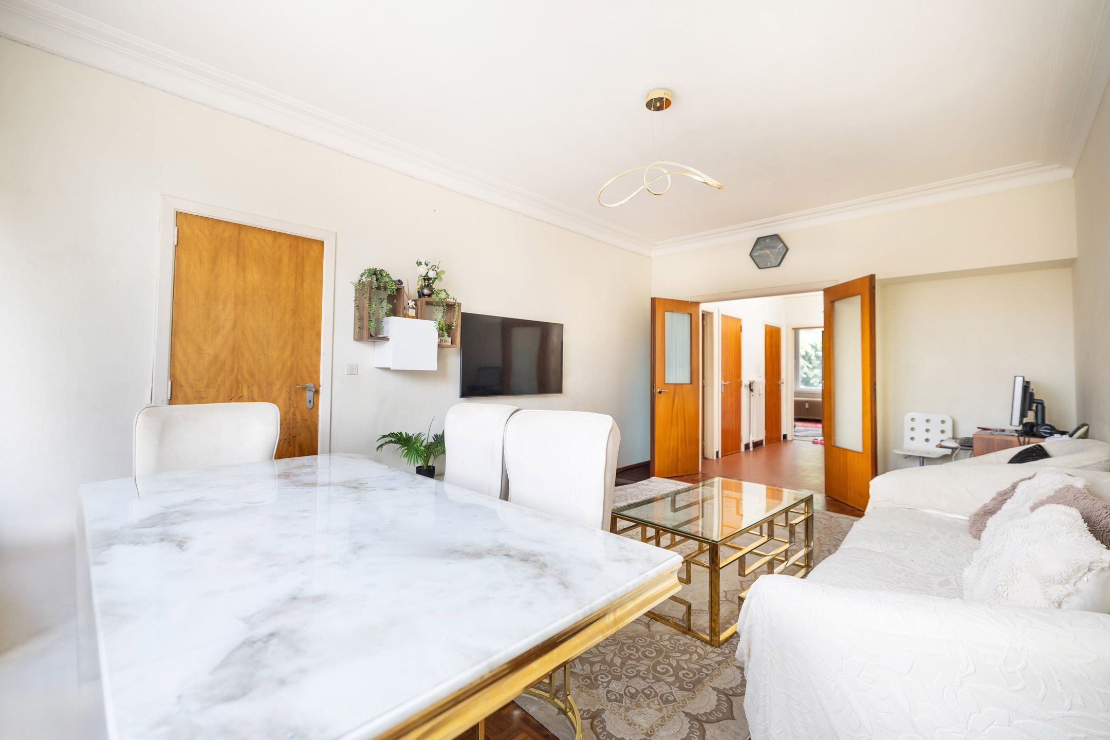 Appartement 2 slaapkamers van ± 78 m² volledig te renoveren foto 3