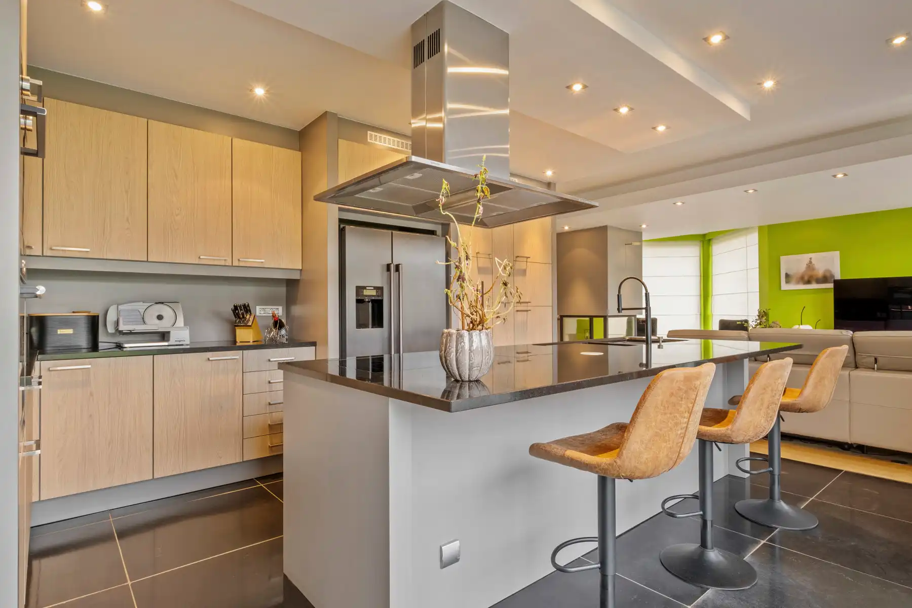 Ruime loods met ruime instapklare woning te Oostende. foto 5