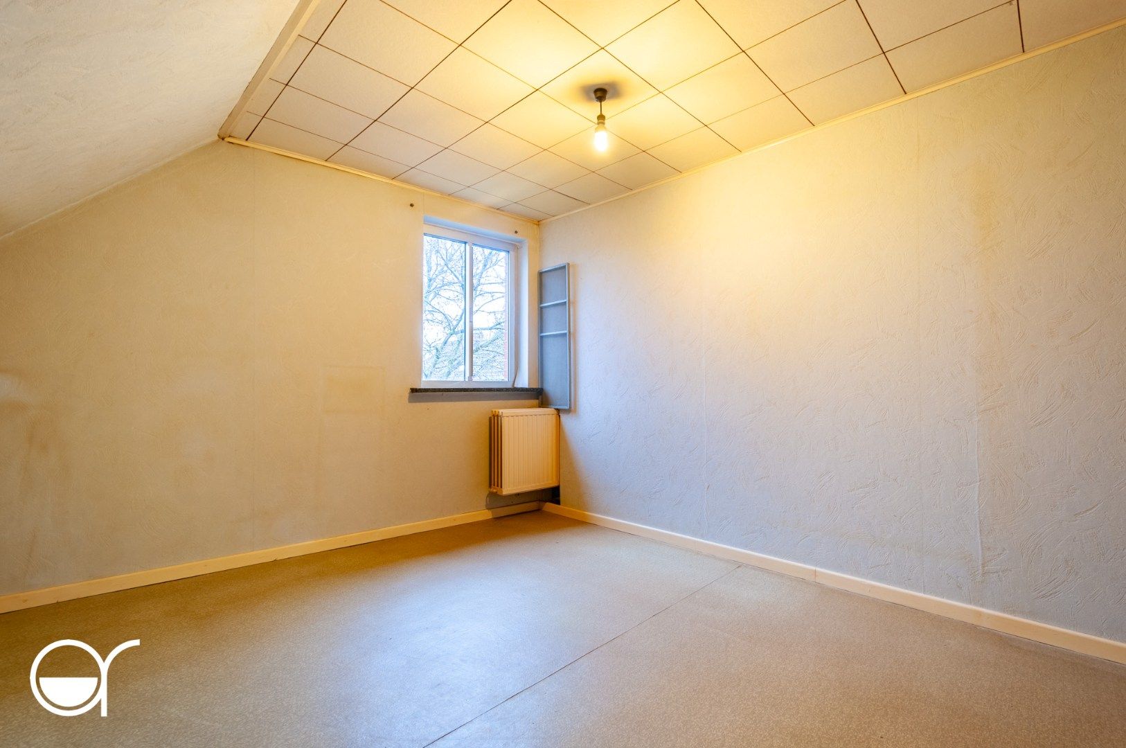 Op te frissen halfopen bebouwing met 5 garages in Mariakerke foto 23