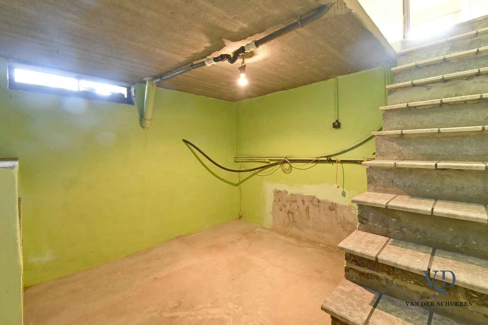 Te renoveren bungalow op een perceel van ca. 2.840 m² foto 14