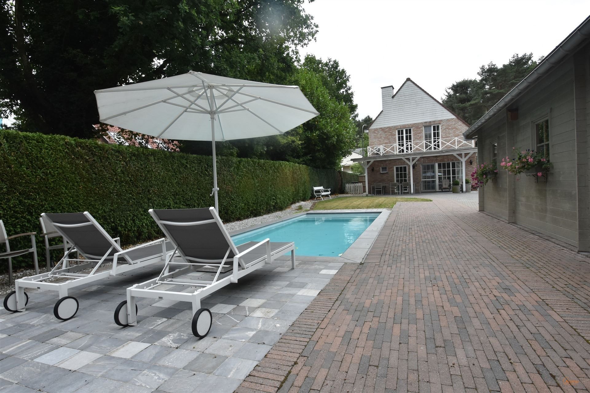 Gezinswoning met zwembad en praktijkruimte in Houthale foto 4