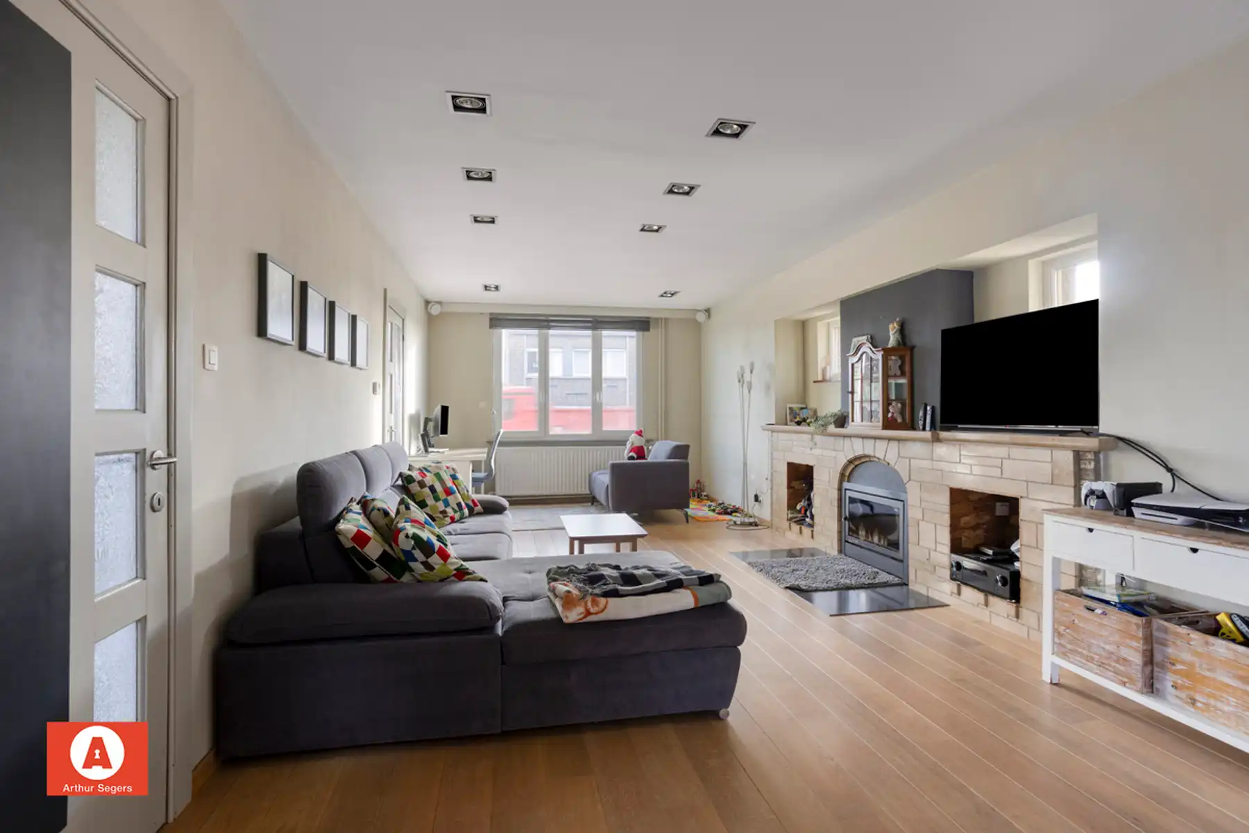 Karaktervolle open bebouwing met 5 slaapkamers en bureau foto 5