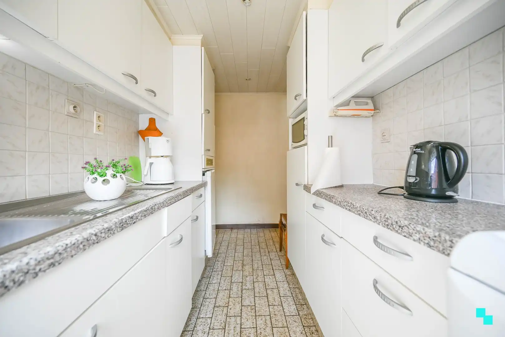 Te renoveren woonst met garage foto 9