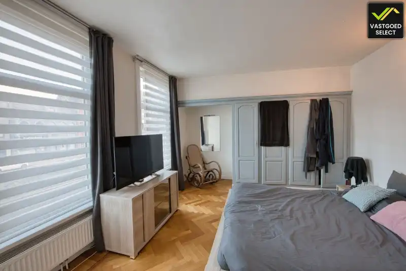 Statige herenwoning met bijgebouw, garage­mogelijkheden en patio in centrum Eeklo foto 12