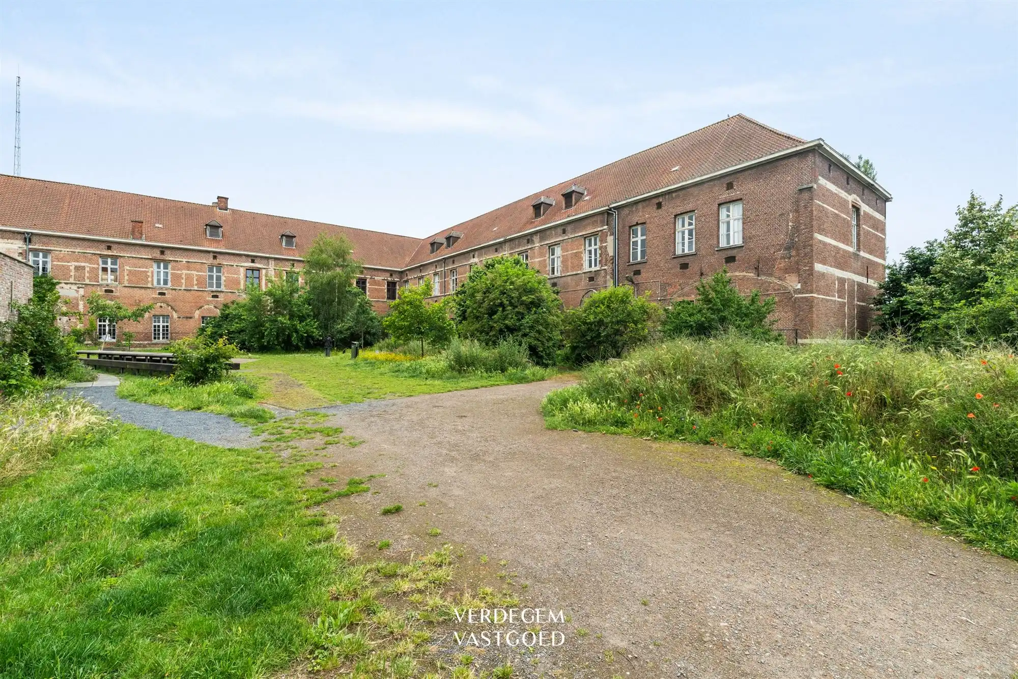 Opbrengsteigendom met 6 studentenkamers, fietsenberging en buitenruimte foto 15