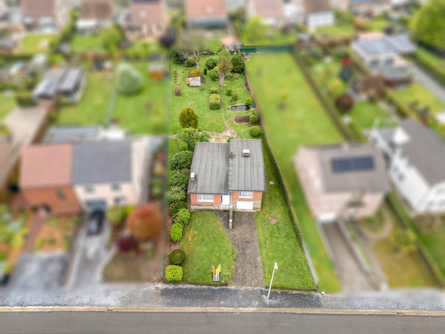 Perceel bouwgrond met af te breken woning op 12a 07ca op een kilometer van het stadscentrum foto 3
