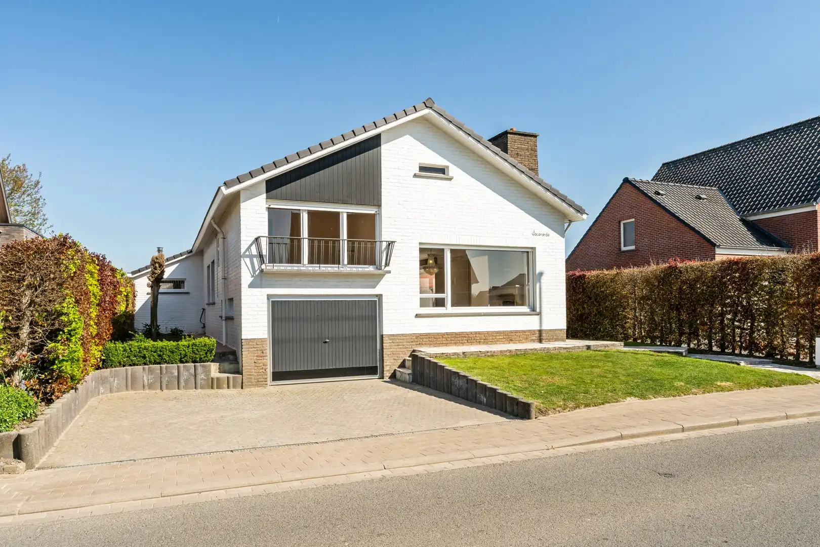 Lichtrijke woning te koop op een vlot bereikbare locatie foto {{pictureIndex}}