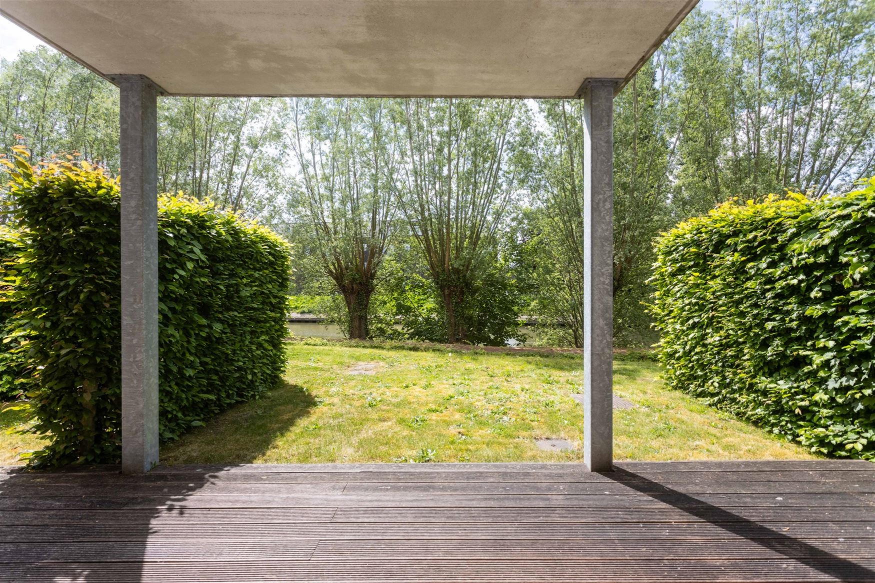 Instapklaar appartement met terras, tuin & autoplaats foto 9