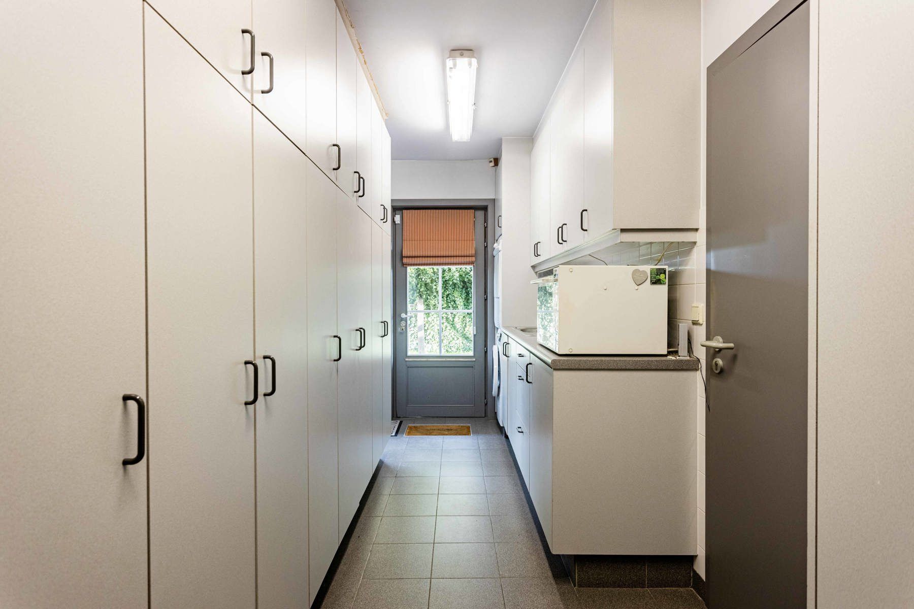 Gezinswoning met praktijkruimte in een rustige wijk foto 13