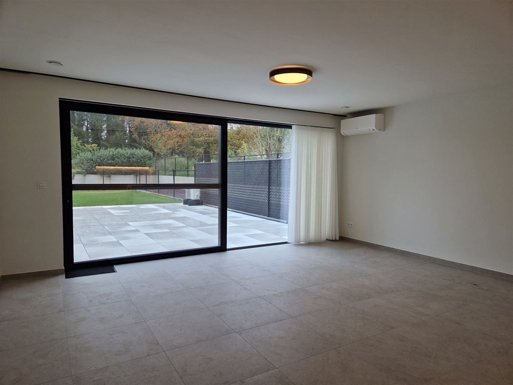 luxueus afgewerkt nieuwbouwappartement met tuin foto 10