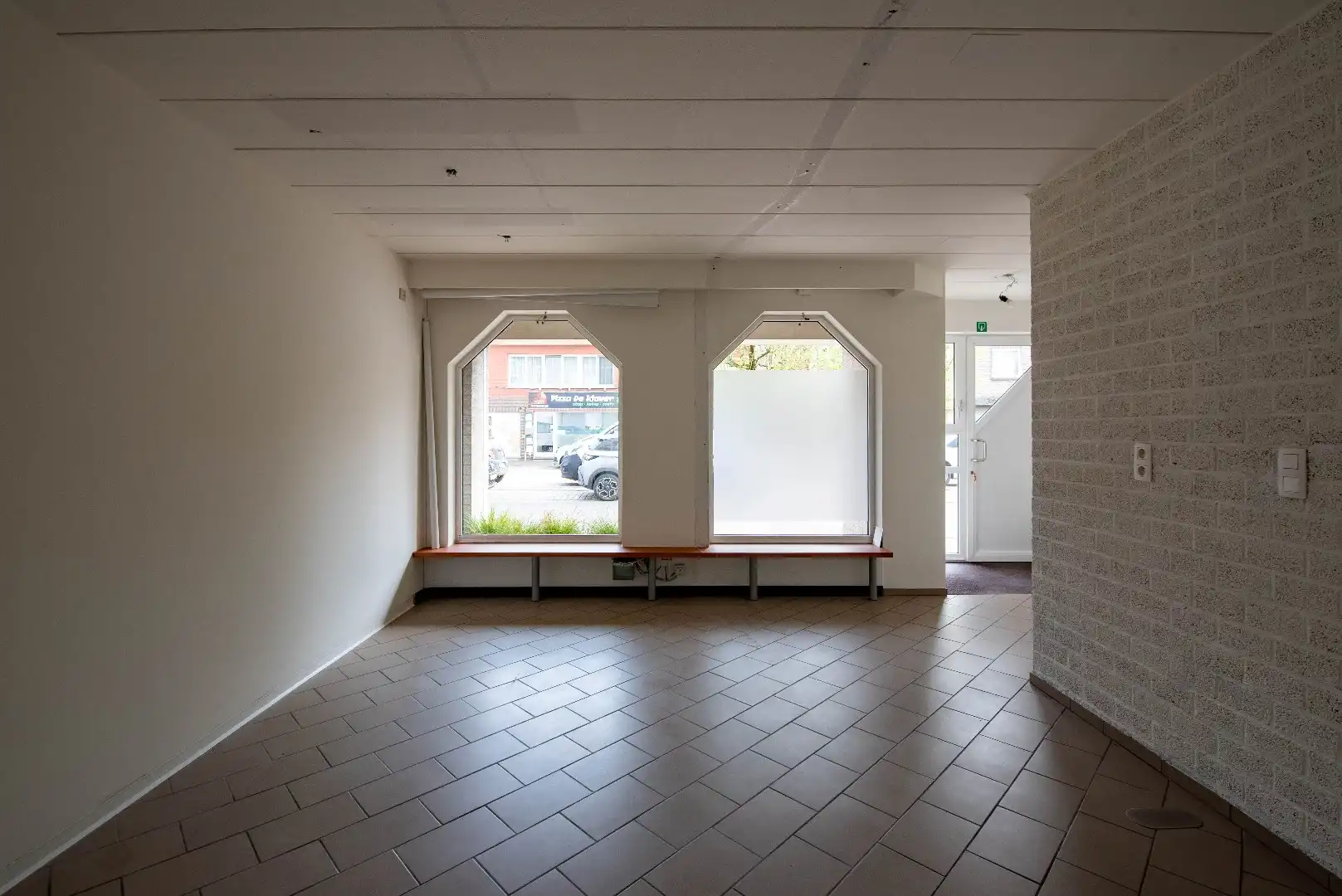 Veelzijdig Commercieel Gelijkvloers in de Dorpskern van Zandhoven foto 3