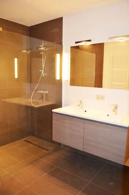 Gelijkvloers appartement met 2 slaapkamers, terras en tuin. foto 7