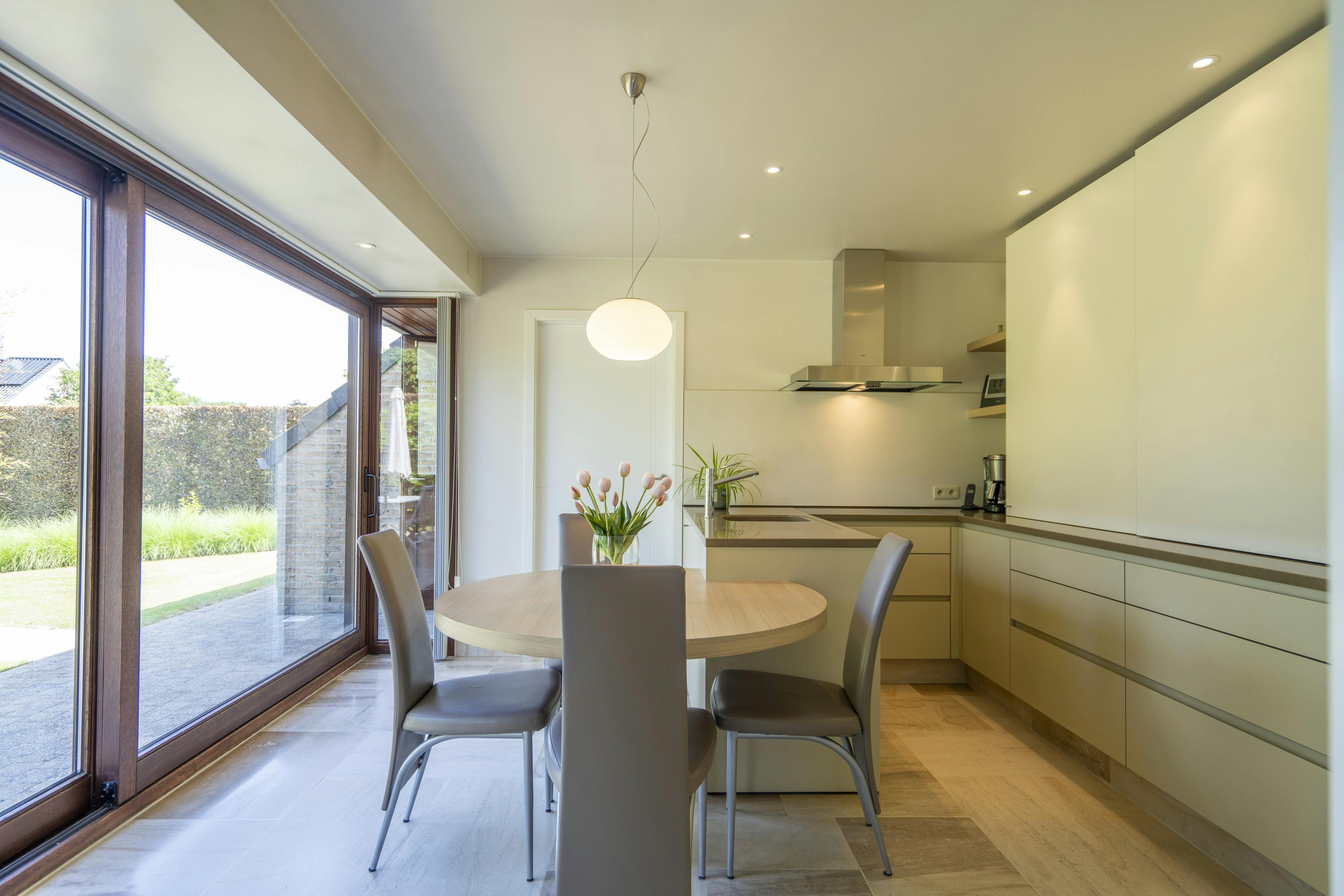  Instapklare villa in rustige residentiële buurt te Zwevegem foto 7