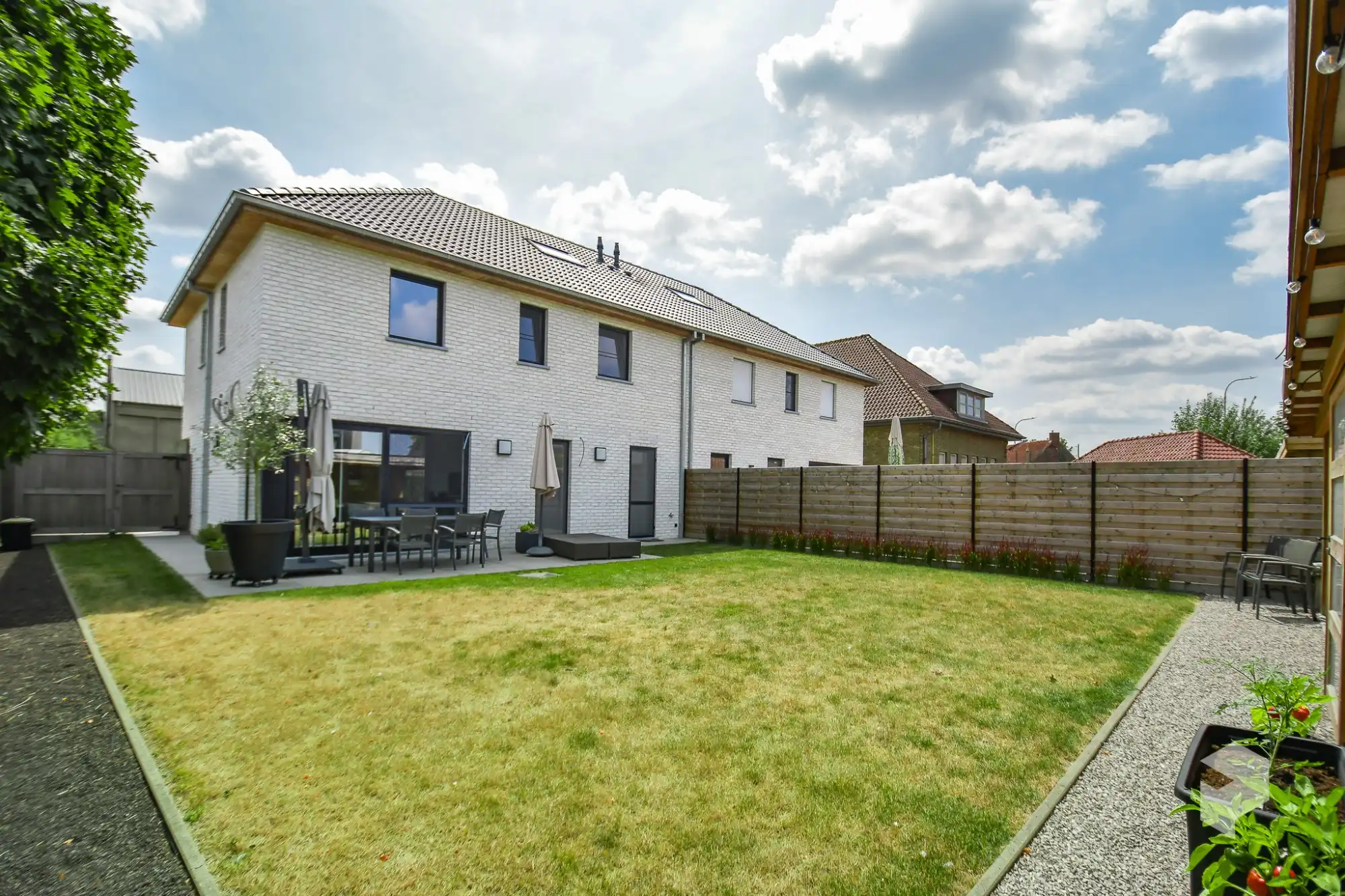 Recente (bj. 2023) royale woning met 4 SLPK (5 mogelijk) en grote tuin (EPC A) foto 2