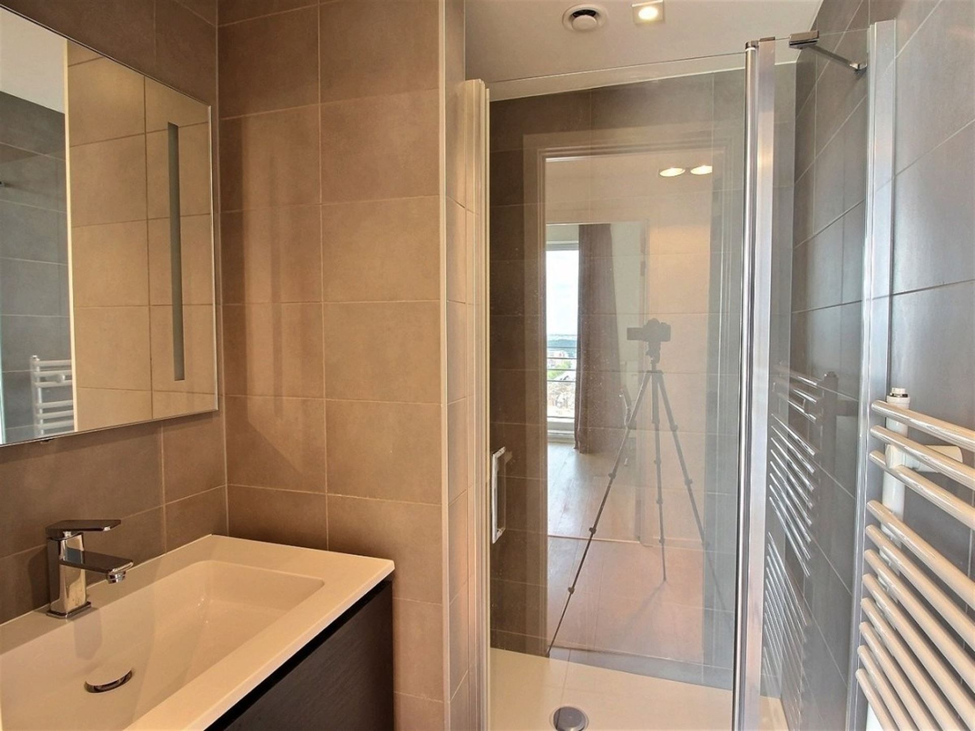 Modern en lichtrijk 2SK Appartement met terras - Akenkaai / Up-site Toor foto 11