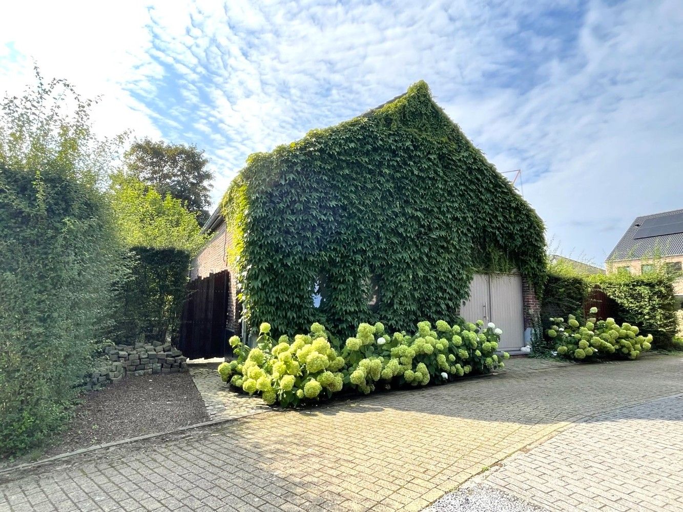 A must-see ! Ruime, energetische woning op een zeer gunstige locatie foto {{pictureIndex}}