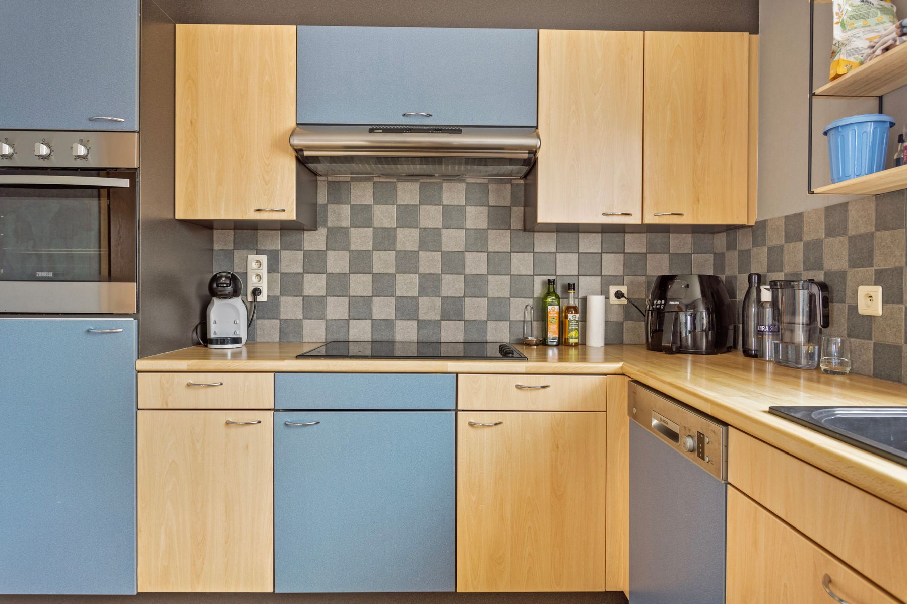 Centraal gelegen, gemoderniseerd appartement in Oedelem foto 9