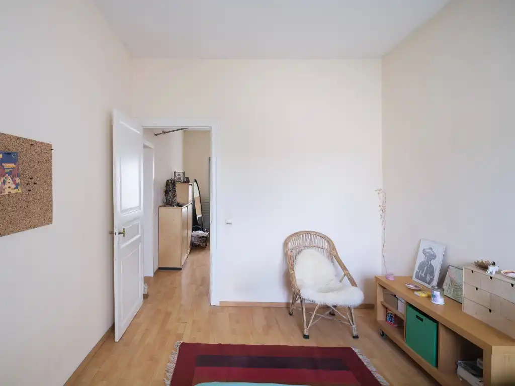 Opbrengsteigendom met magazijn en twee appartementen nabij Gent foto 15