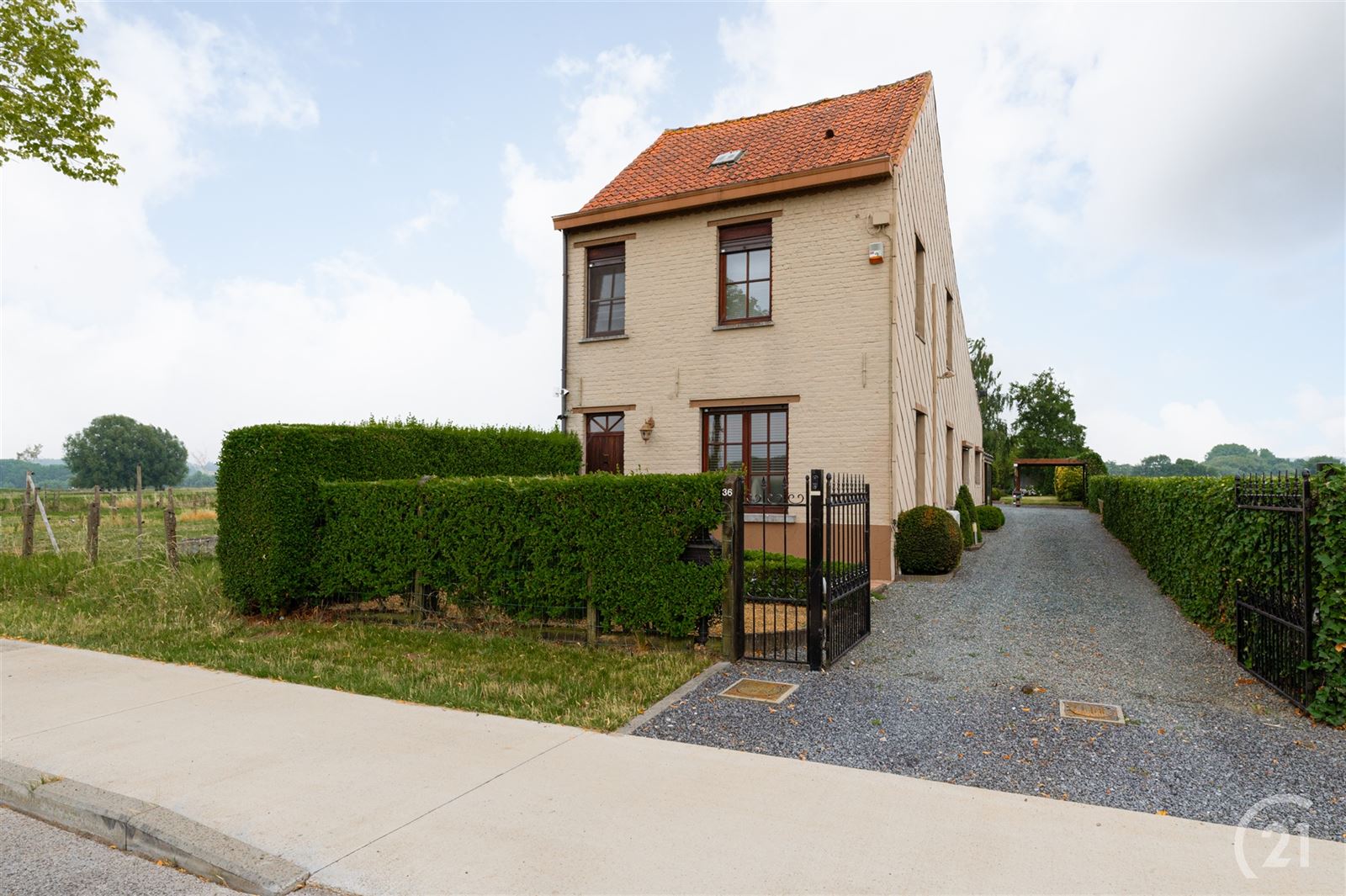 Uitzonderlijk gelegen woning met tuin op 11are20 foto {{pictureIndex}}