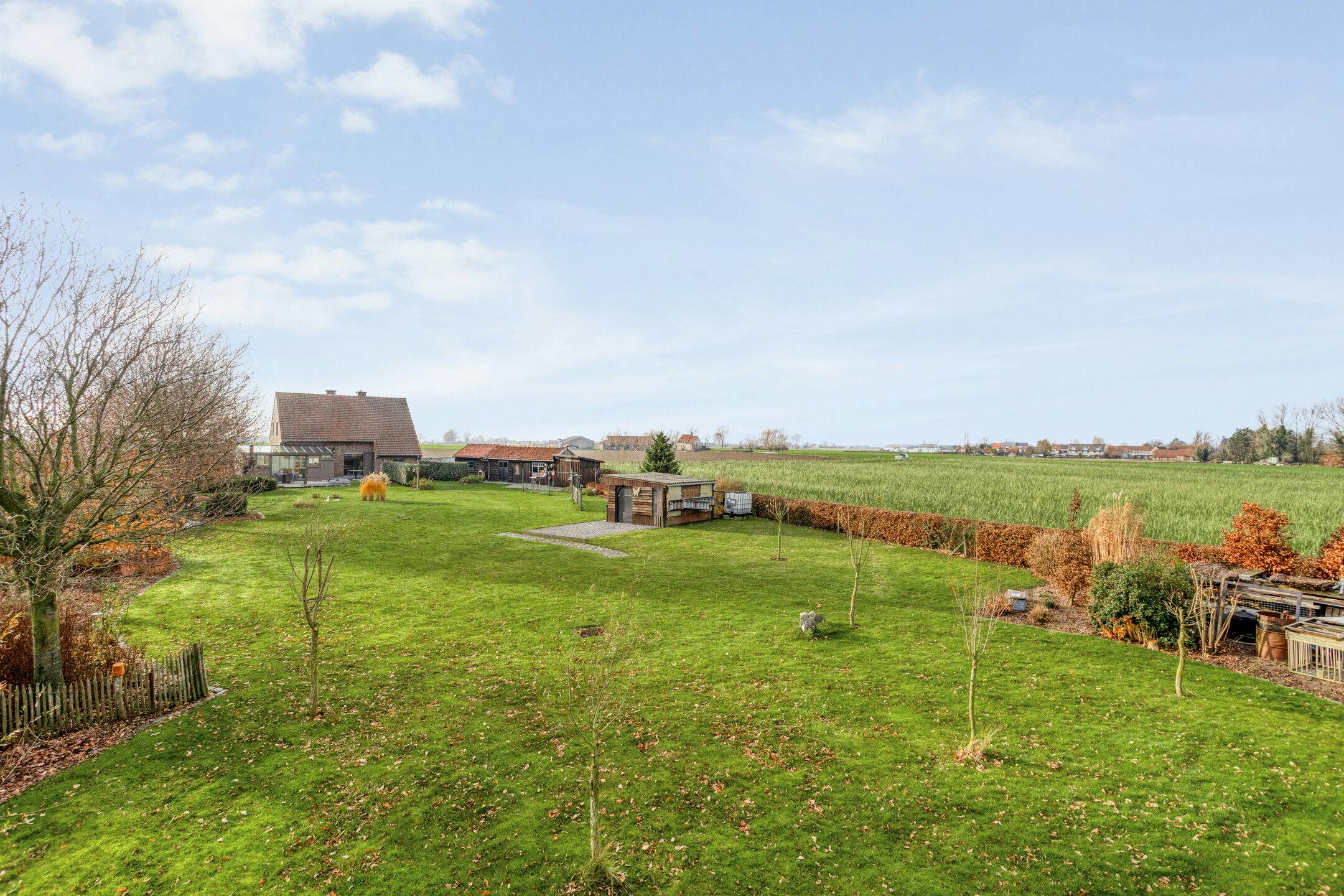 Landelijke woning met 4 slaapkamers op 2.772m² te Beauvoorde. foto 10