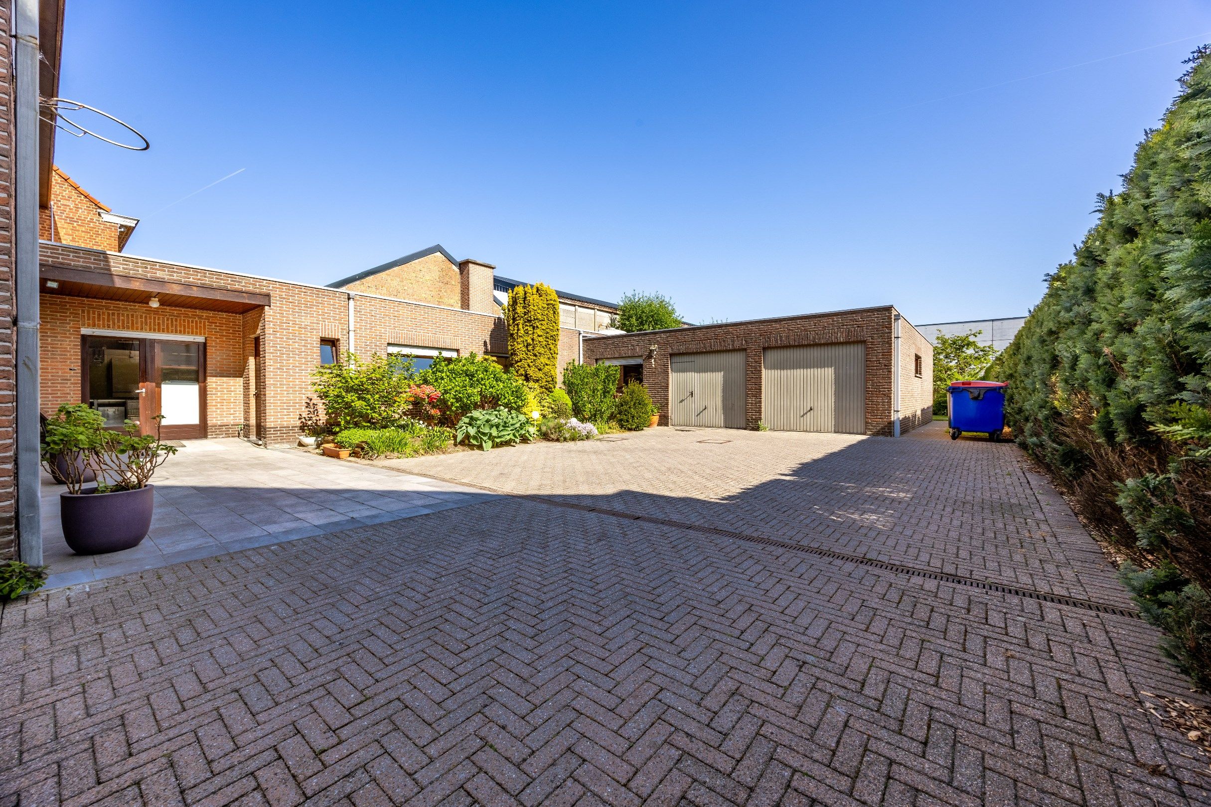 POLYVALENTE EIGENDOM OP 978 M² foto 16