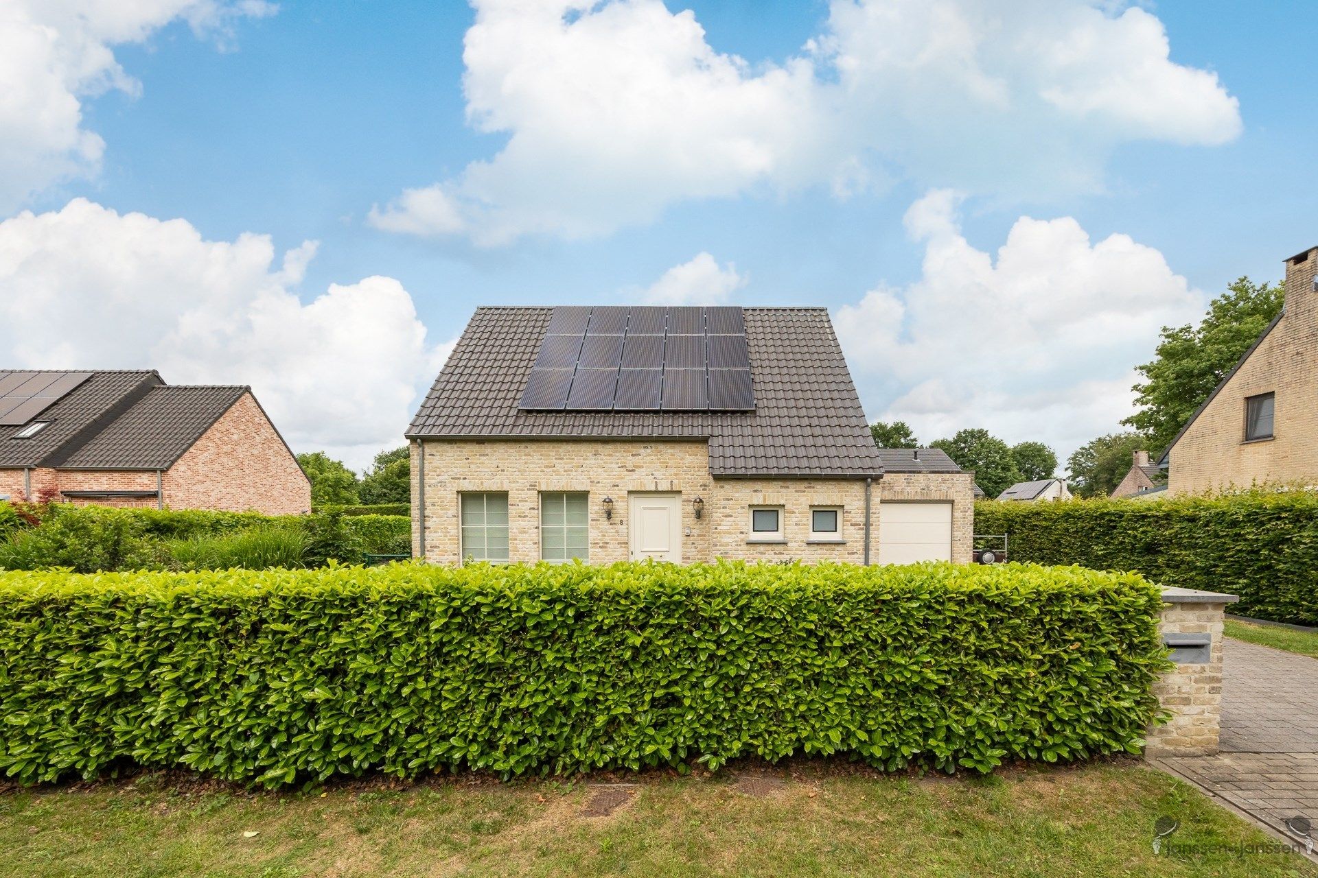 Instapklare woning met vier slaapkamers op een ruim perceel van 659m². foto 37