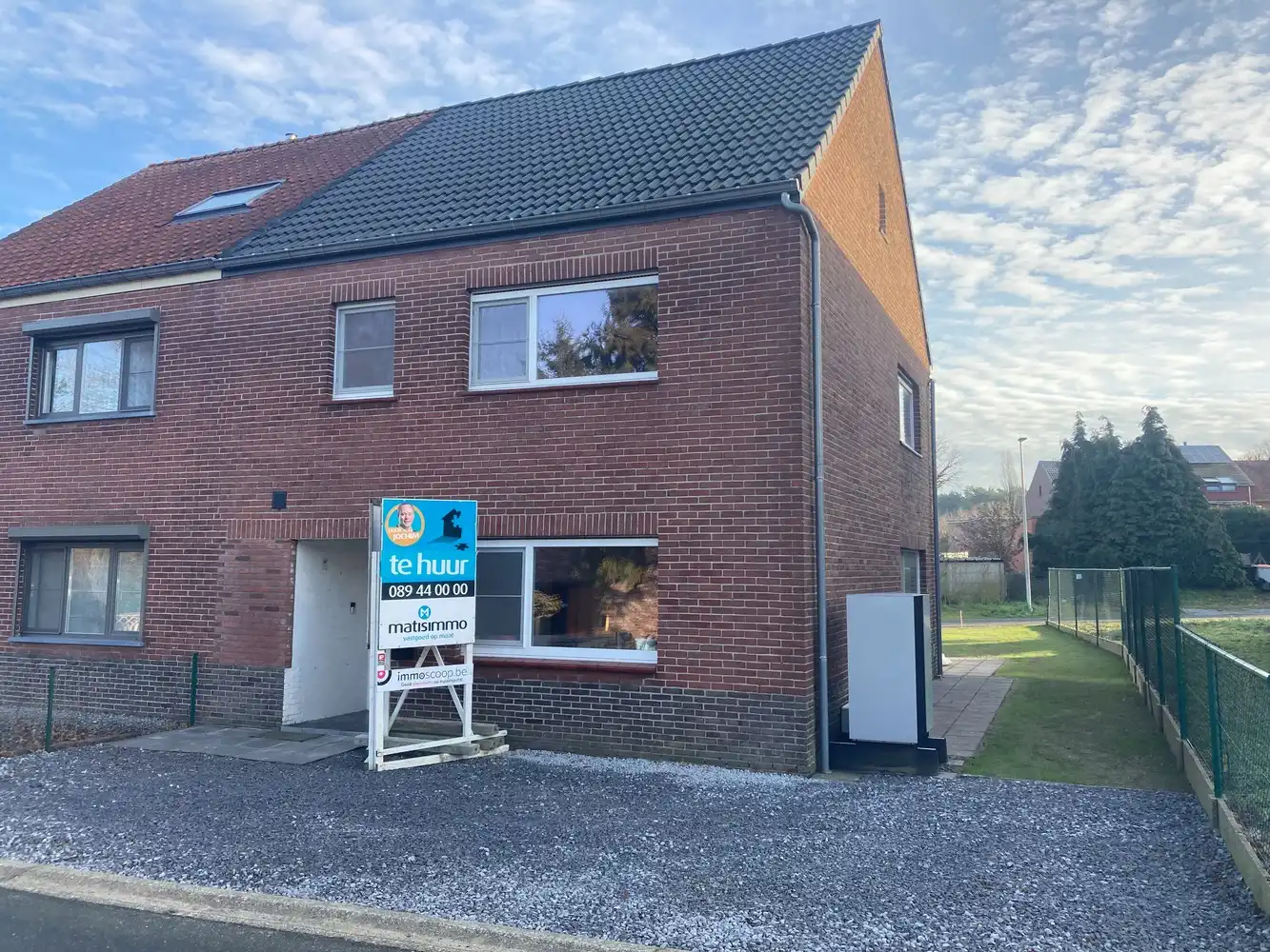 ZEER ENERGIEZUINIGE WONING MET WARMTEPOMP & ZONNEPANELEN EN KLEINE TUIN IN AS foto {{pictureIndex}}