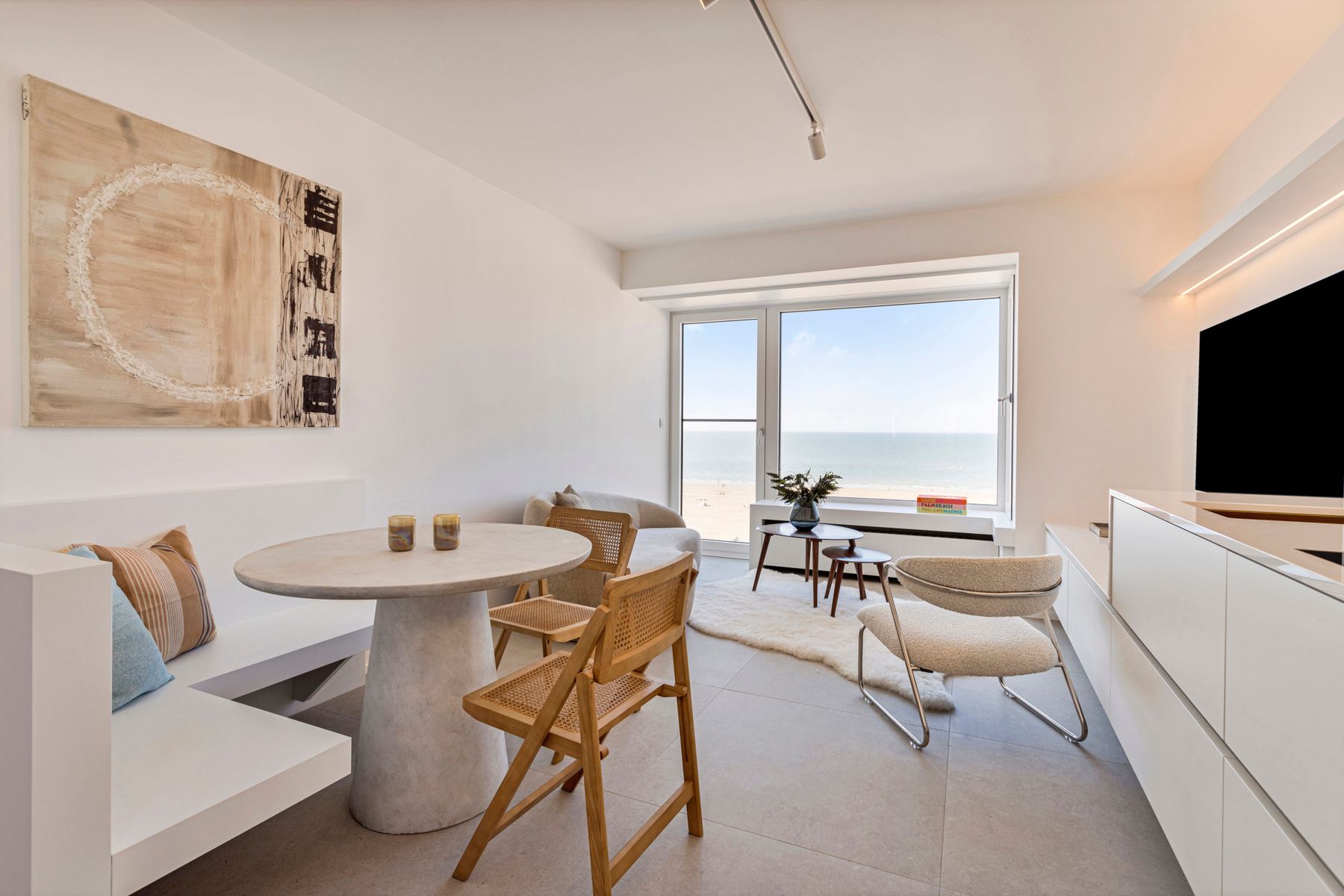 Schitterend gerenoveerd appartement op de zeedijk te KNOKKE foto 3