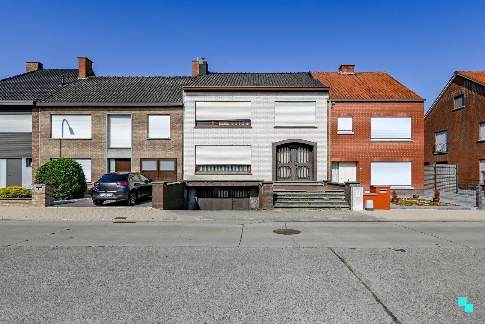 Hoofdfoto van de publicatie: Karaktervolle woning met riante woonoppervlakte (267 m²) en tuin in Emelgem