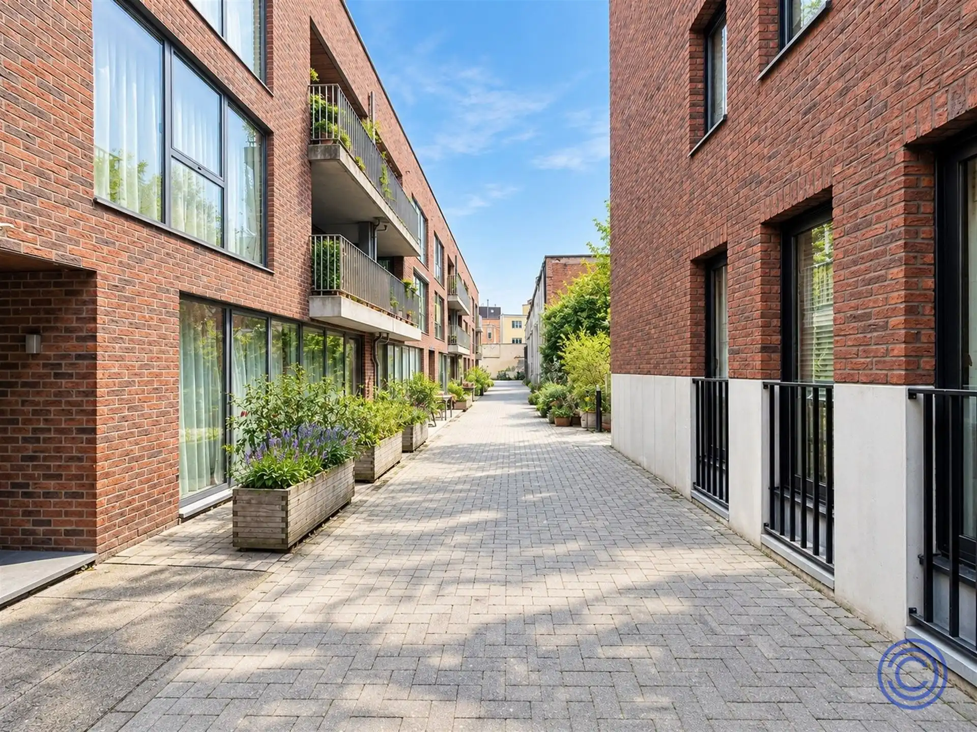 Instapklaar 2-slpk appartement met terras in groene stadsomgeving! foto 16