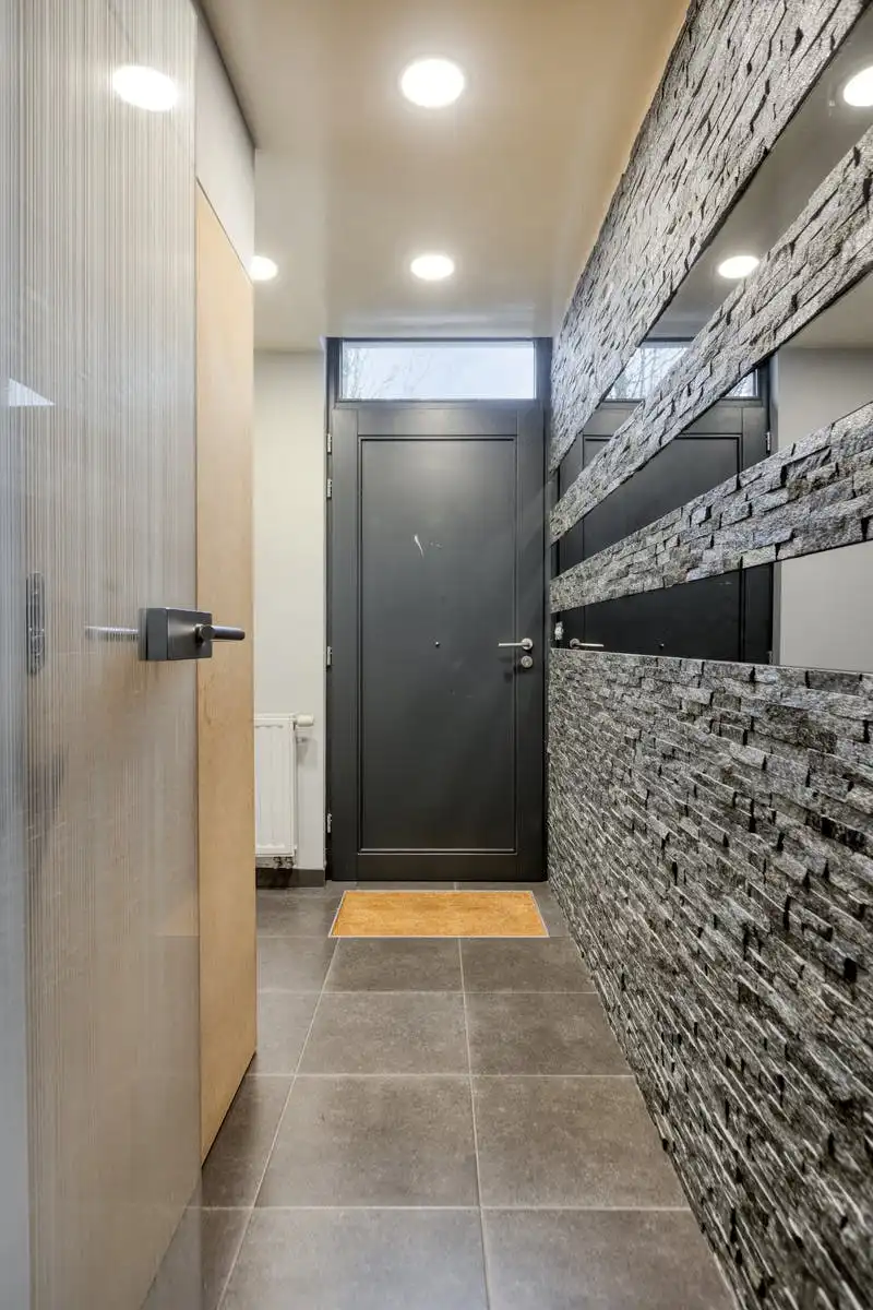 Instapklare woning met garage te koop in Bilzen foto 3