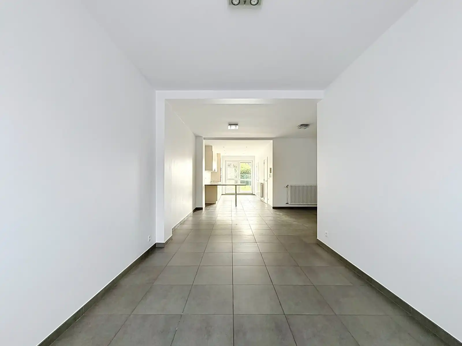 Instapklare gezinswoning met 4 SLPK, 3 Badkamers én Tuin! foto 3